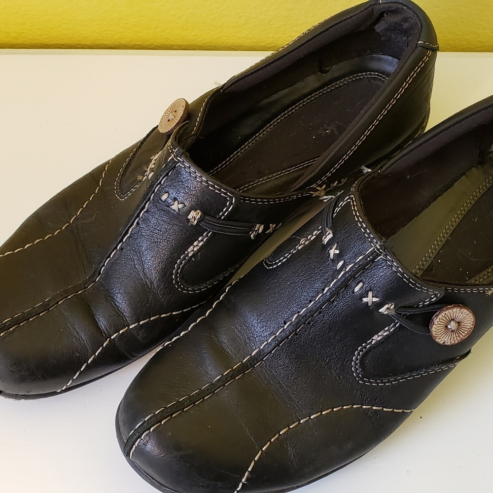 CLARKS "Un-Loop" slip-on loafers